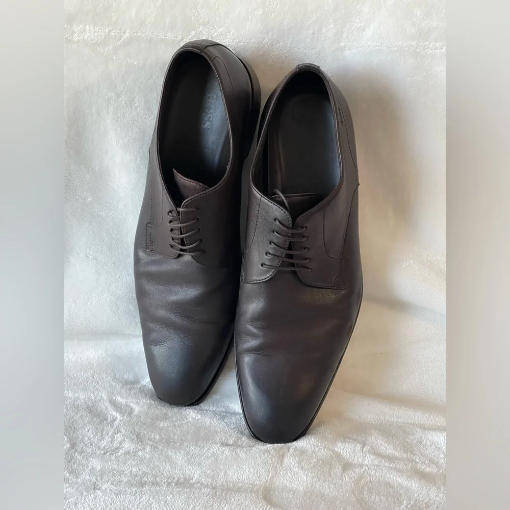 Men’s 10.5 Hugo BOSS Leather Derby Dress Shoes Stitching Details Dark Brown